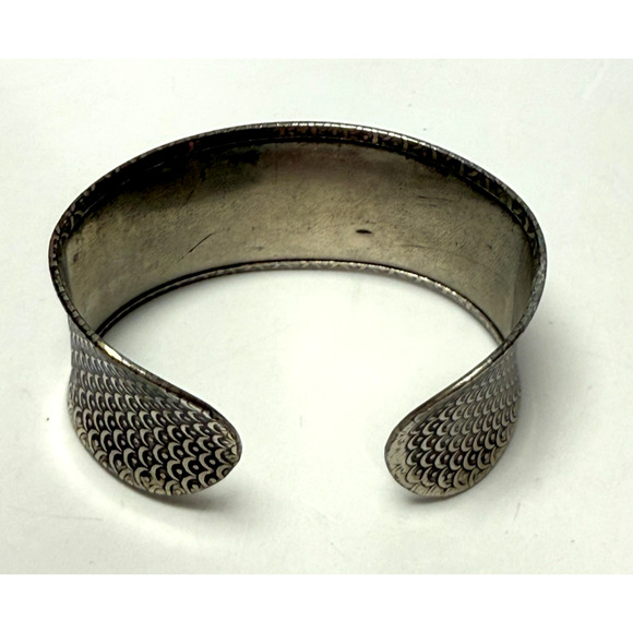 Vintage Dragon Fish Scale Embossed Silver Tone Concave Wide Cuff Bracelet Unique - Picture 5 of 6